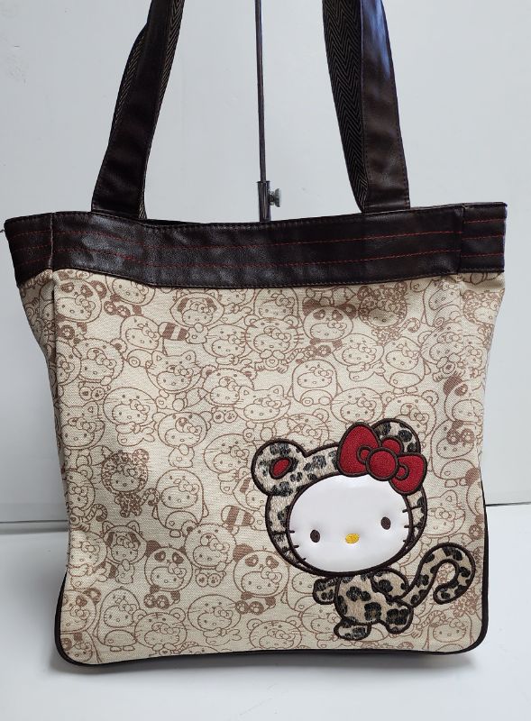 Photo 2 of LOUNGEFLY X SANRIO HELLO KITTY TOTE AND WALLET COLLECTION
LIKE NEW CONDITION