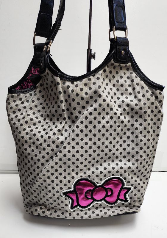 Photo 3 of LOUNGEFLY X SANRIO HELLO KITTY TOTE AND WALLET COLLECTION
LIKE NEW CONDTION