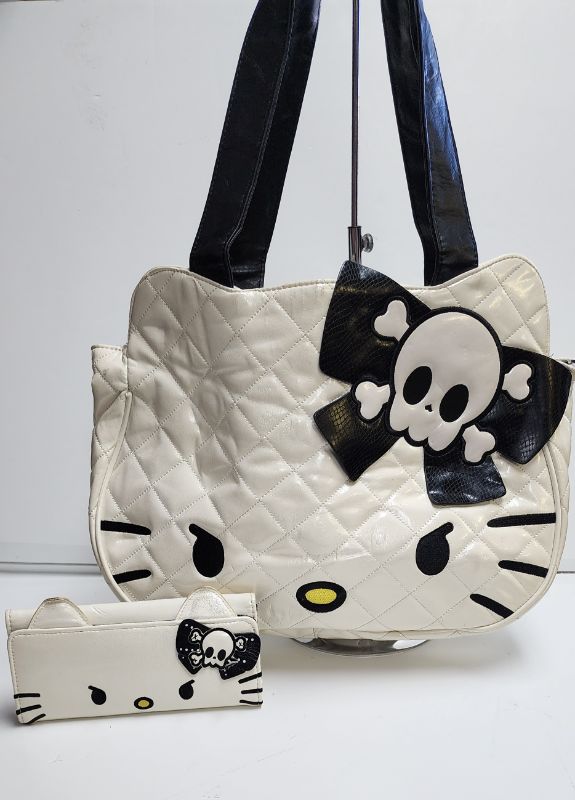 Photo 1 of LOUNGEFLY X SANRIO HELLO KITTY BAG AND WALLET COLLECTION
It  Has scuffs and blemishes