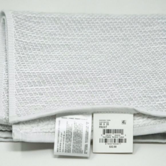 Photo 1 of  Oake Flat Woven 100% Cotton Made in Turkey 20 x 30" Hand Towel FROST