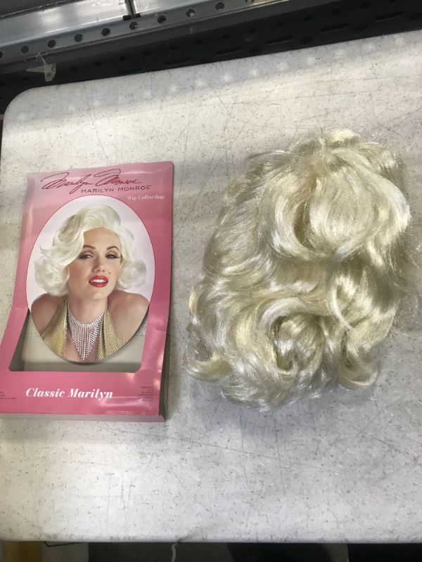 Photo 2 of California Costumes Women's Marilyn wig
