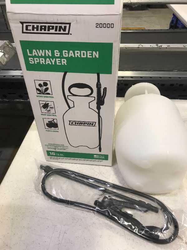 Photo 3 of CHAPIN 20000 Garden Sprayer 1 Gallon Lawn
