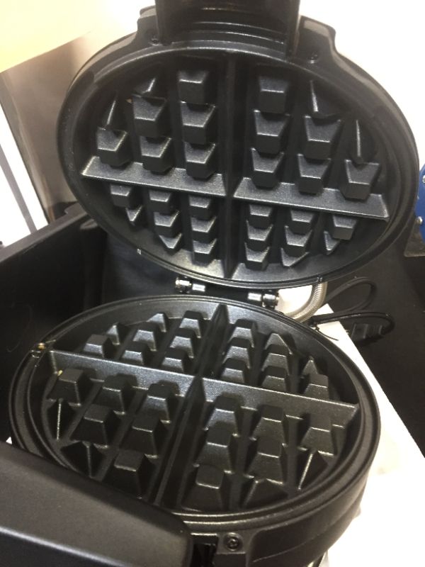 Photo 4 of BLACK+DECKER Rotating Waffle Maker, Black, WMD200B **POWERS ON BUT CAN NOT FULLY TEST**