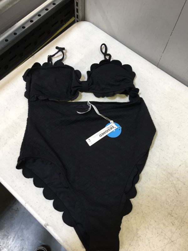 Photo 3 of Black Knotted Scalloped One Piece Swimsuit
SIZE 2XL