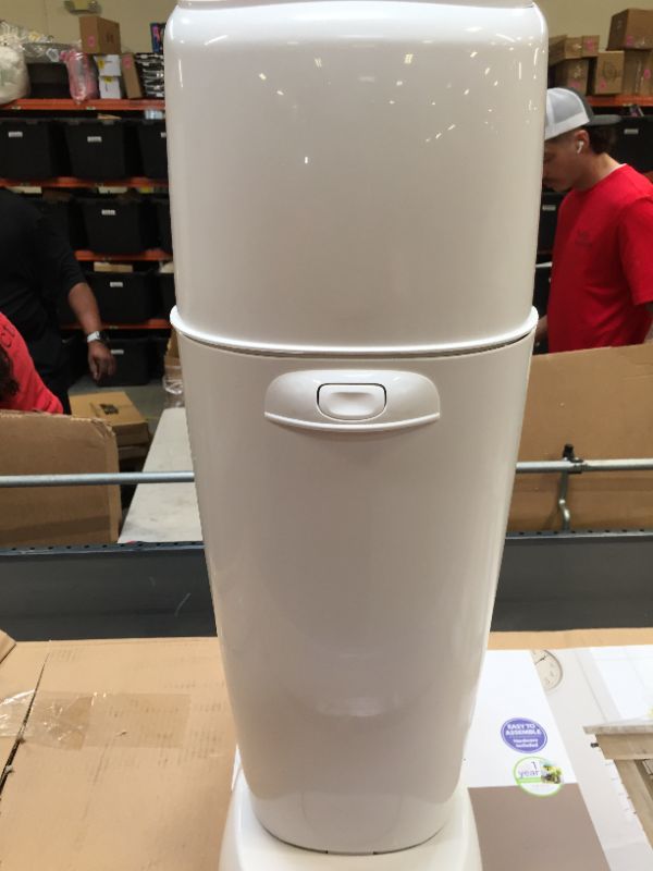 Photo 1 of diaper genie 