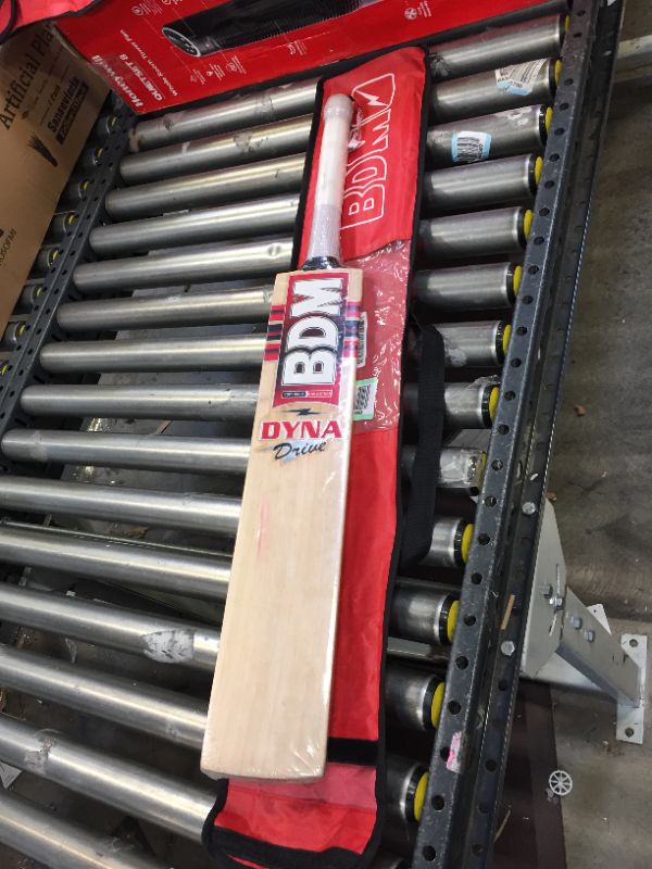 Photo 2 of cricket bat