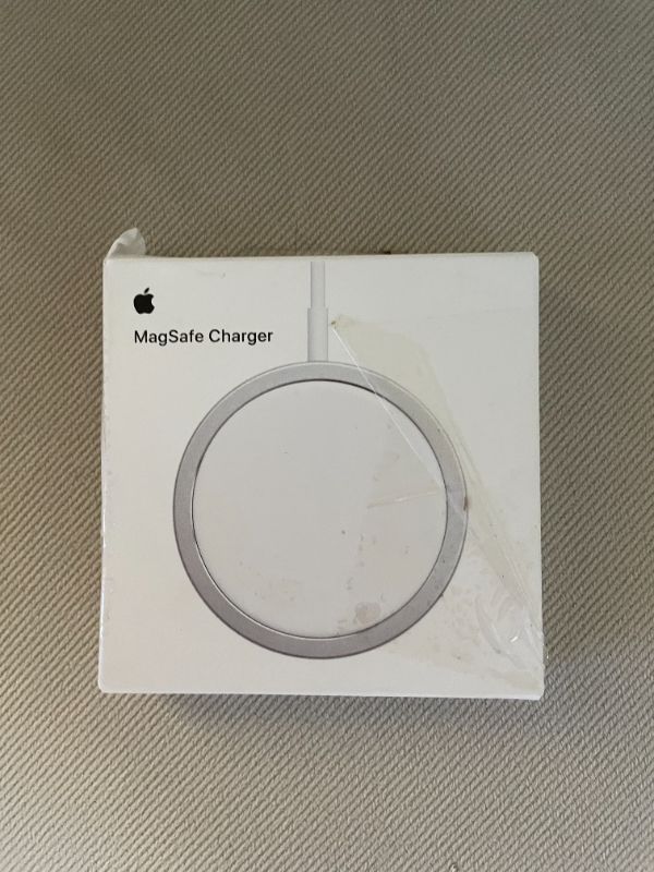 Photo 1 of Apple MagSafe Charger 