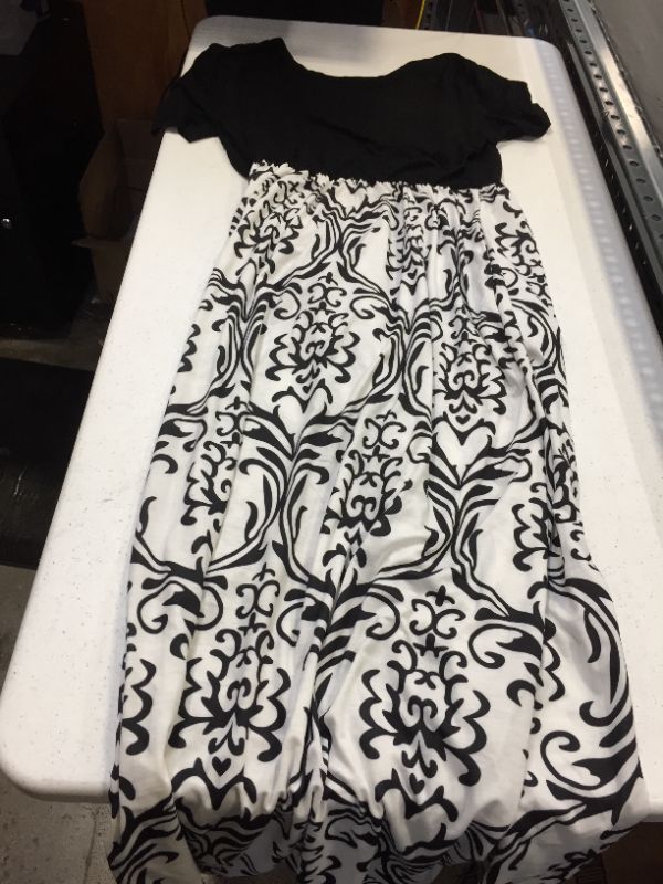 Photo 1 of BLACK AND WHITE MAXI DRESS SIZE 2XL SIZING RUNS SMALL