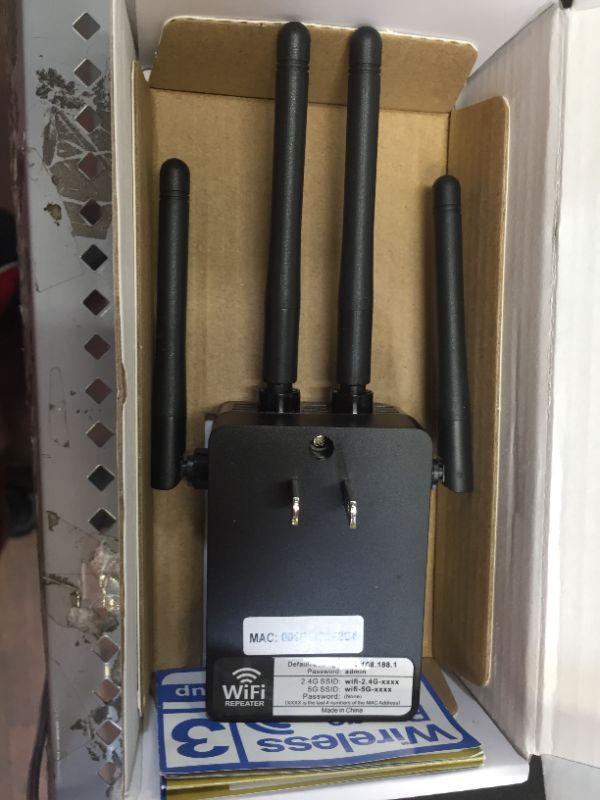 Photo 3 of Generic Dual Band WiFi Repeater