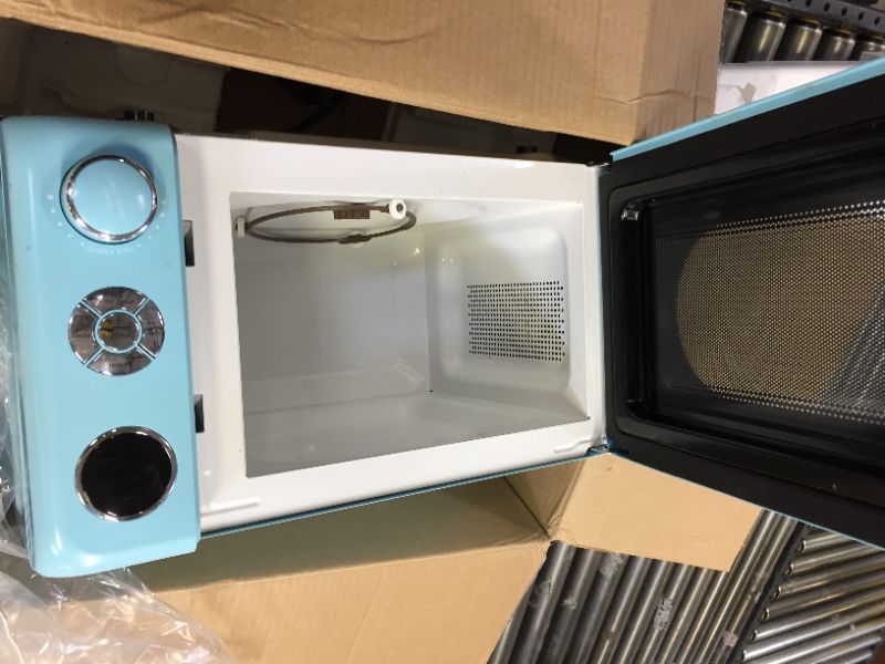 Photo 3 of Galanz Glcmka07ber-07 Countertop Microwave Retro 0.7 Cu ft 700W, Blue