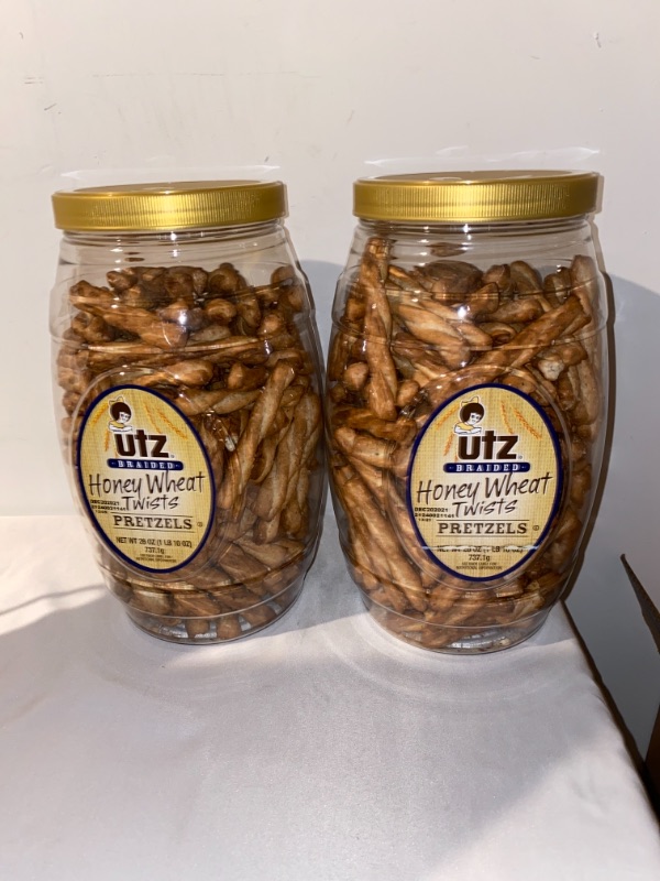 Photo 2 of 2PC LOT
Utz Honey Wheat Braided Pretzel Twists – 26 oz Barrel – Sweet Honey Taste, Thick, Crunchy Pretzel Twists, Perfect for Dipping and Snacks, Zero Cholesterol Snack Food Package May Vary, 2 COUNT, EXP 12/20/2021