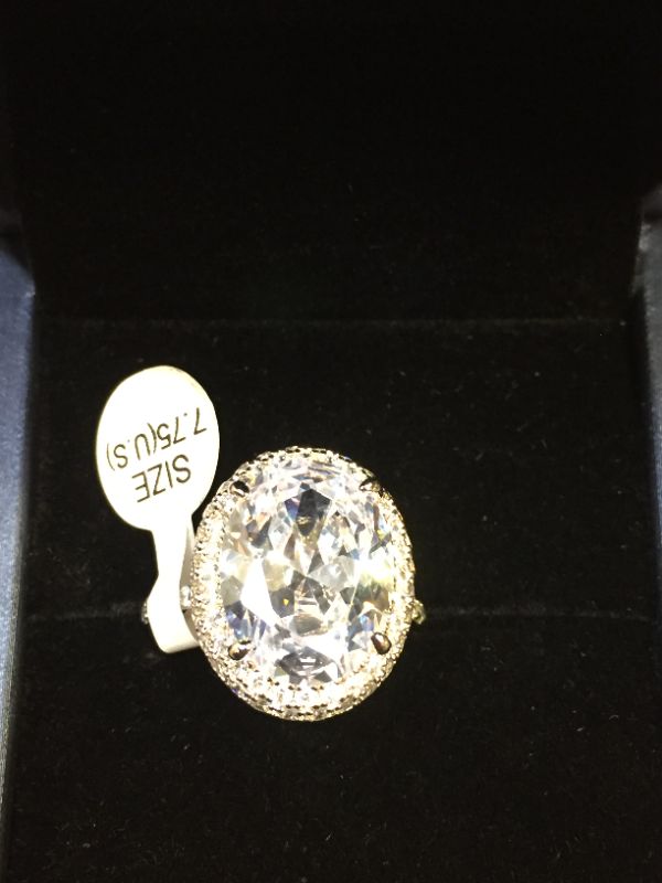 Photo 1 of costume jewelry ring size 7.75