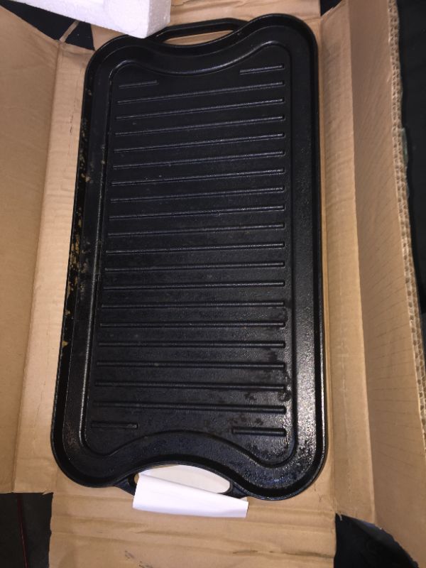 Photo 1 of AmazonBasics Pre-Seasoned Cast Iron Reversible Grill/Griddle, 20.0710.430.98, oil