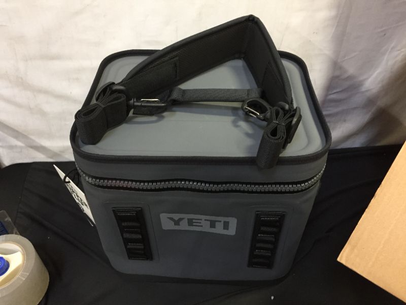Photo 3 of YETI Hopper Portable Cooler