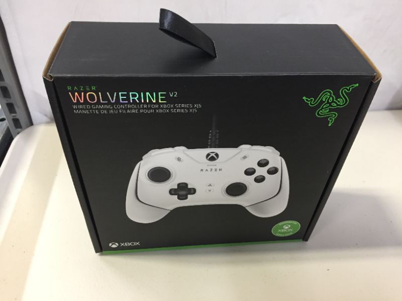 Photo 3 of Razer Wolverine V2 - Wired Gaming Controller for Xbox Series X/S - Mercury
