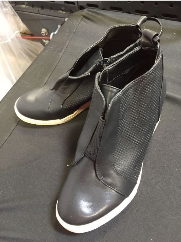 Photo 1 of womens 7 and a half black shoes