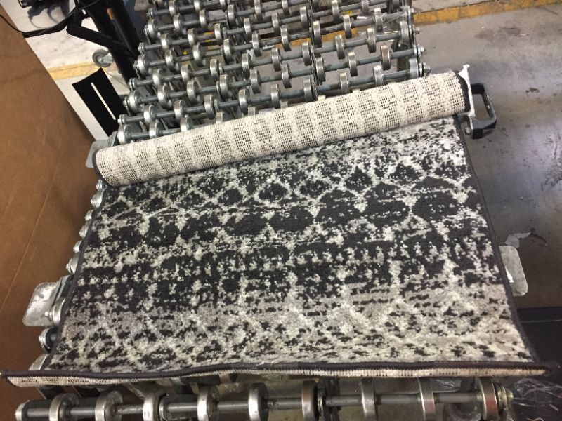 Photo 1 of 2' X 3 AREA RUG