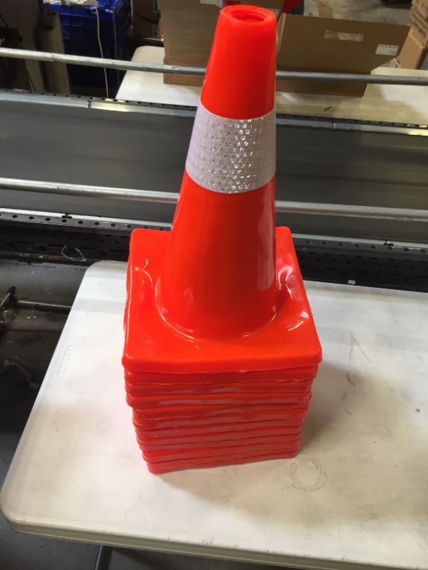 Photo 1 of 18'' traffic cones 12pack 