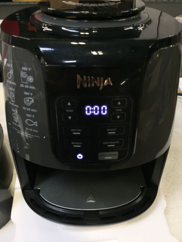 Photo 2 of 4 Qt. Electric Black Air Fryer with Recipe Book (AF101)