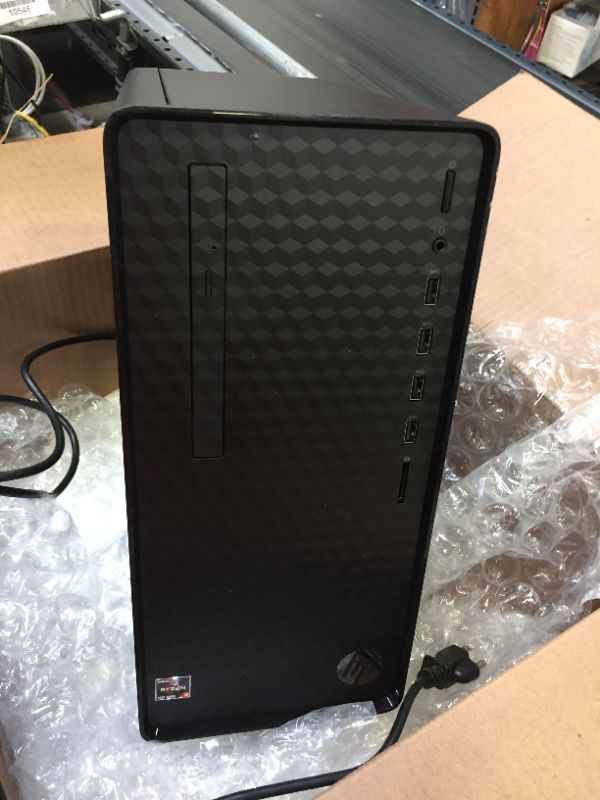 Photo 3 of HP - Ryzen 3 4300G - 8 GB DDR4 - 512 GB SSD - AMD Radeon Graphics - Windows 10 Home - Desktop PC (M01-F1120)
