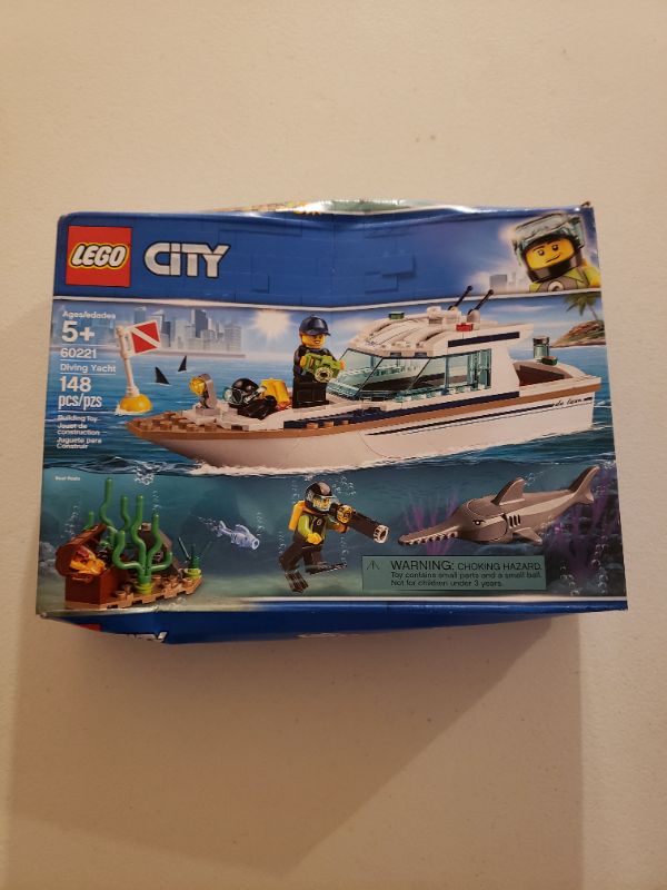 Photo 2 of LEGO City Great Vehicles Diving Yacht Ship Building Toy and Diving Minifigures 60221