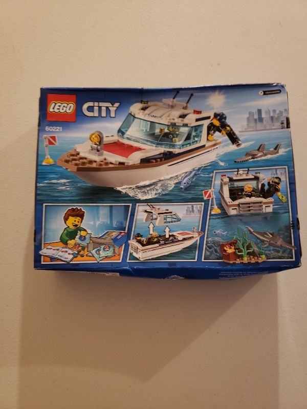 Photo 3 of LEGO City Great Vehicles Diving Yacht Ship Building Toy and Diving Minifigures 60221