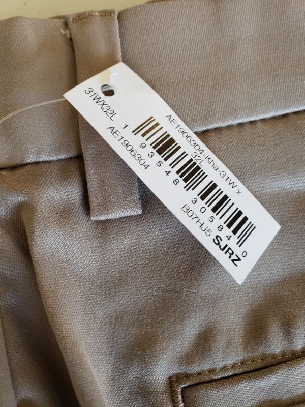 Photo 1 of Amazon Essentials Men's Classic-fit Stretch Golf Pant. Size 31x32.
