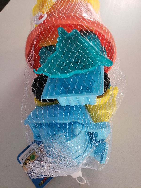 Photo 2 of 20 Piece Children's Beach Toy Set.