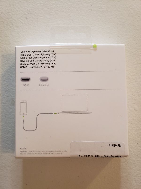 Photo 3 of Apple USB Type-C to Lightning Cable (6.6')