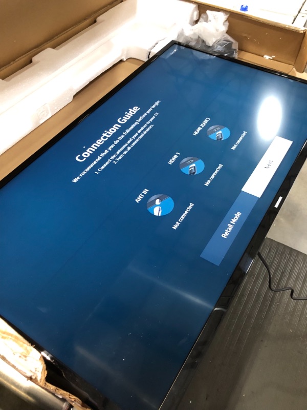 Photo 2 of SAMSUNG 40-inch Class LED Smart FHD TV 1080P (UN40N5200AFXZA, 2019 Model)
