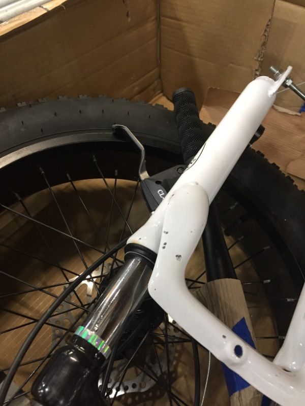 Photo 4 of *MISSING pedals and seat* 
BEINAIQI 26inch 21-Speed 4.0 Fat Tire Bike Double Disc Brake High Carbon Steel Snow Bike Adult Children Mountain Bicycle Max Load 150kg - White
