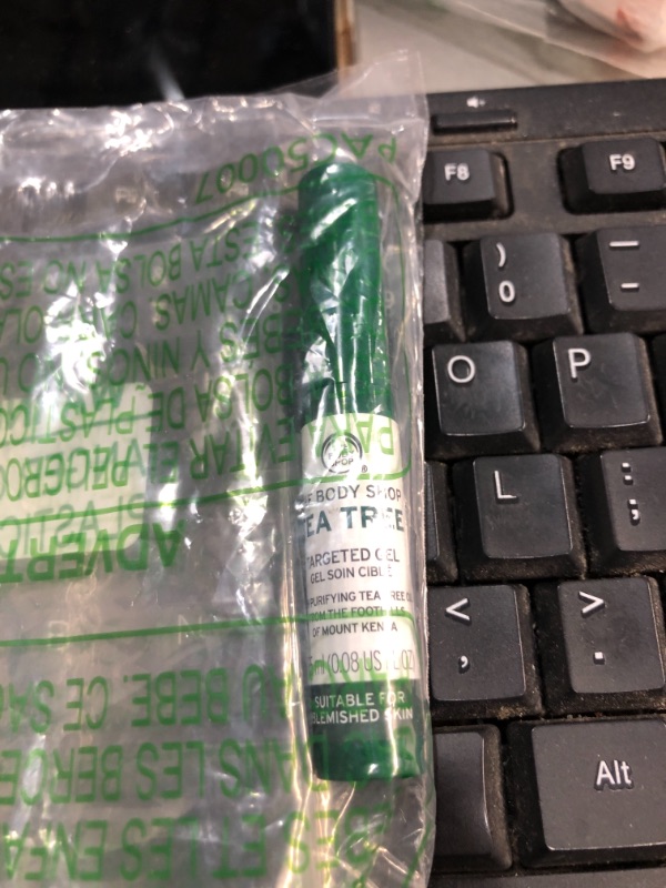 Photo 2 of 
Tea Tree Targeted Gel by the Body Shop for Unisex - 0 08 Oz Gel