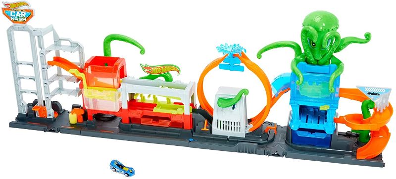 Photo 1 of Hot Wheels City Ultimate Octo Car Wash Playset with No-Spill Water Tanks & 1 Color Reveal Car that Transforms with Water, 4+ ft Long, Connects to Other Sets,