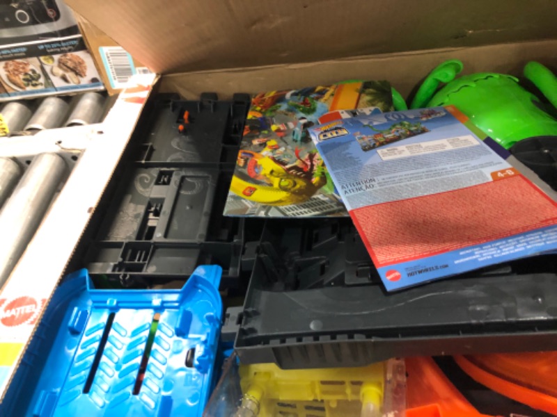 Photo 1 of Hot Wheels City Ultimate Octo Car Wash Playset with No-Spill Water Tanks & 1 Color Reveal Car that Transforms with Water, 4+ ft Long, Connects to Other Sets,