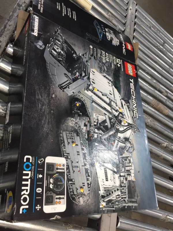 Photo 4 of **incomplete*** LEGO Technic Liebherr R 9800 Excavator 42100 Building Kit (4,108 Pieces)
