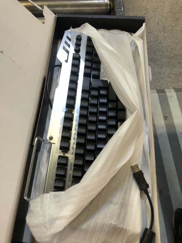 Photo 2 of redthunder k900 gaming keyboard