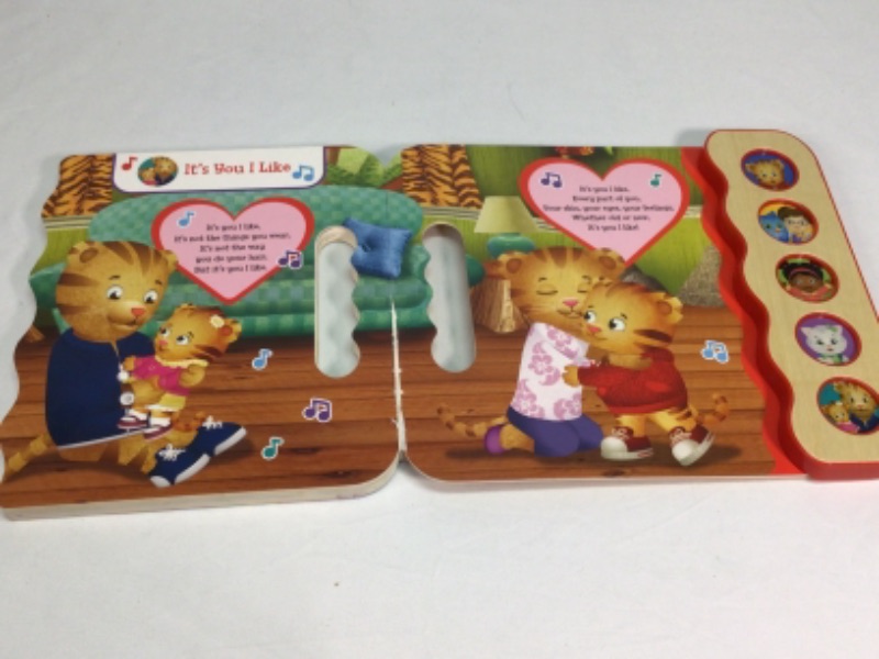 Photo 1 of Daniel Tiger's Friendly Songs: Daniel Tiger's Neighborhood (Early Bird Sound Books 5 Button)