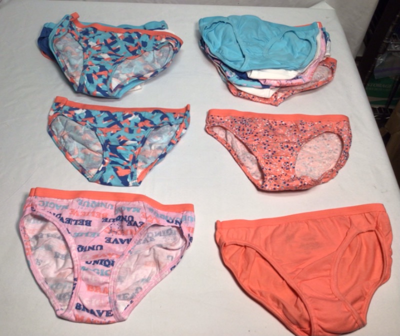 Photo 1 of Fruit of the Loom 18 Pack Girls Underwear- Assorted Colors Design- Size 10