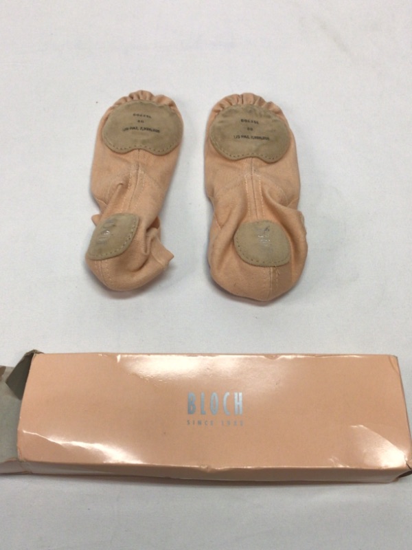 Photo 2 of Bloch Synchrony Split Sole Ballet  Leather sole  Innovative fibers within the canvas material stretch and recover always reflecting the natural shape of the foot