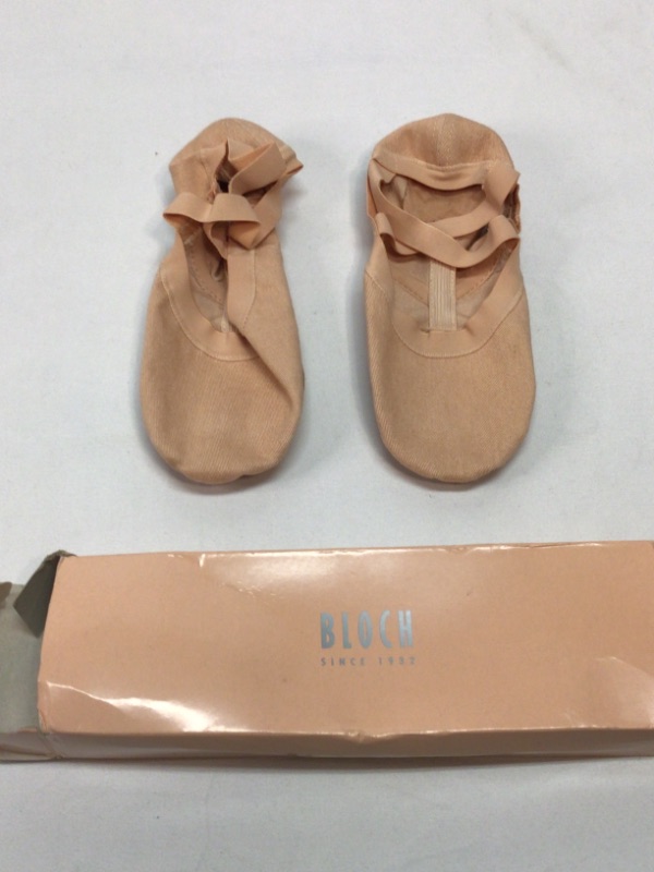 Photo 1 of Bloch Synchrony Split Sole Ballet  Leather sole  Innovative fibers within the canvas material stretch and recover always reflecting the natural shape of the foot