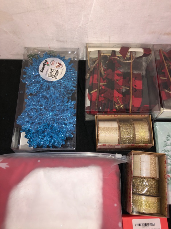 Photo 2 of 10PC LOT
MISC CHRISTMAS  ITEMS, SOLD AS IS 