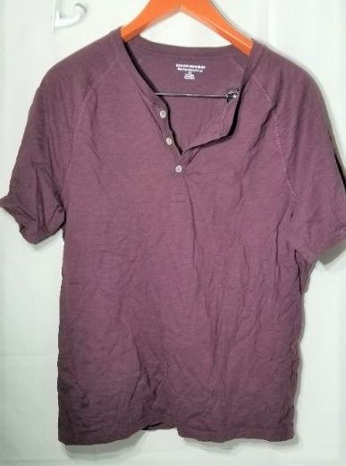 Photo 2 of Amazon Essentials Men's SLIM-Fit Short-Sleeve Slub Henley T-Shirt, LG, BURGUNDY