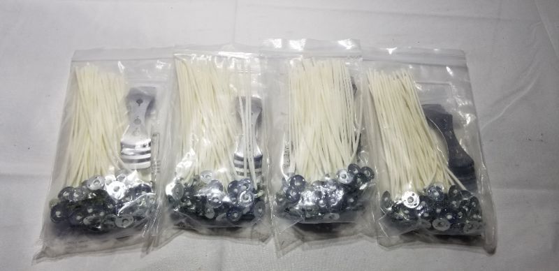 Photo 2 of 100 Pieces Candle Wicks for Candle Making Pre Waxed Wicks 10cm Long with 1 Piece Stainless Wick Fixed Holder for Candle Making, Candle DIY, 4 Packs