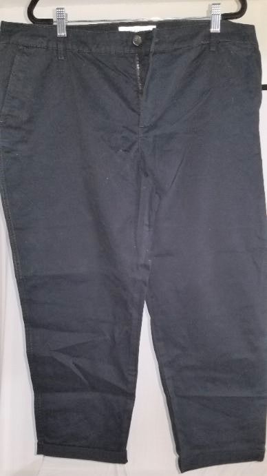 Photo 1 of AMAZON ESSENTIALS WOMEN'S CAPRI PANTS, BLACK, SIZE 20