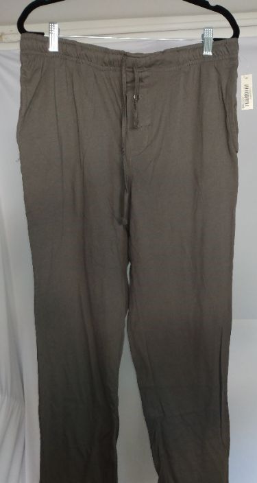 Photo 1 of AMAZON ESSENTIALS SWEATPANTS, GREY, MED