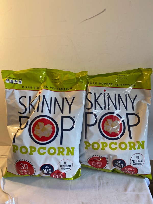 Photo 3 of 4PC LOT
SkinnyPop Orignal Popcorn, 4.4oz Grocery Size Bags, Skinny Pop, Healthy Popcorn Snacks, Gluten Free, EXP 11/08/2021, 2 COUNT

SkinnyPop White Cheddar Popcorn, Skinny Pack, 6ct, 0.65oz Individual Snack Size Bags, Skinny Pop, Healthy Popcorn Snacks,