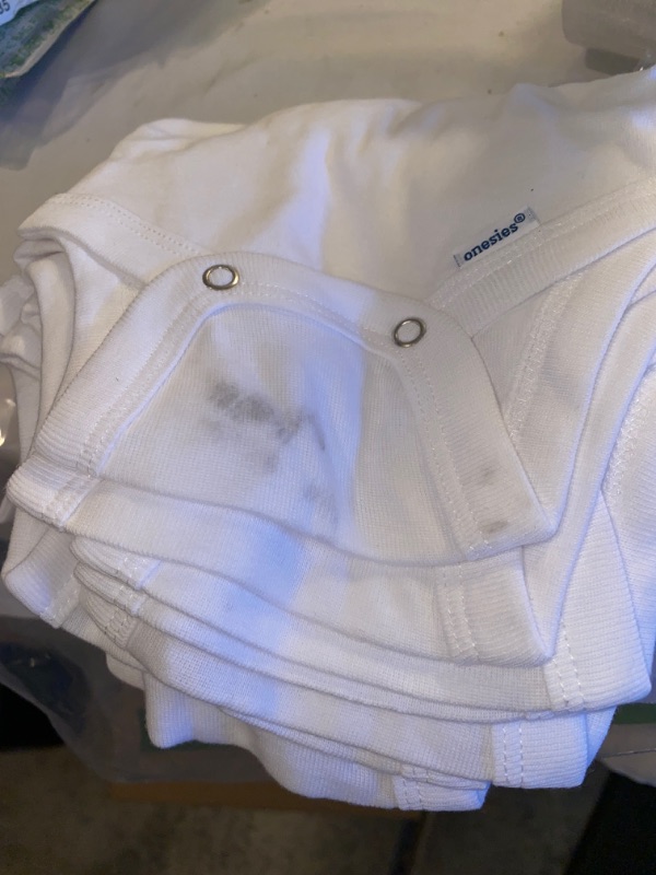 Photo 2 of Gerber unisex-baby 8-pack Short Sleeve Onesies Bodysuits, SIZE 0-3 MOS, 1 PC IS DIRTY 