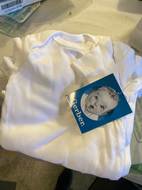 Photo 3 of Gerber unisex-baby 8-pack Short Sleeve Onesies Bodysuits, SIZE 0-3 MOS, 1 PC IS DIRTY 
