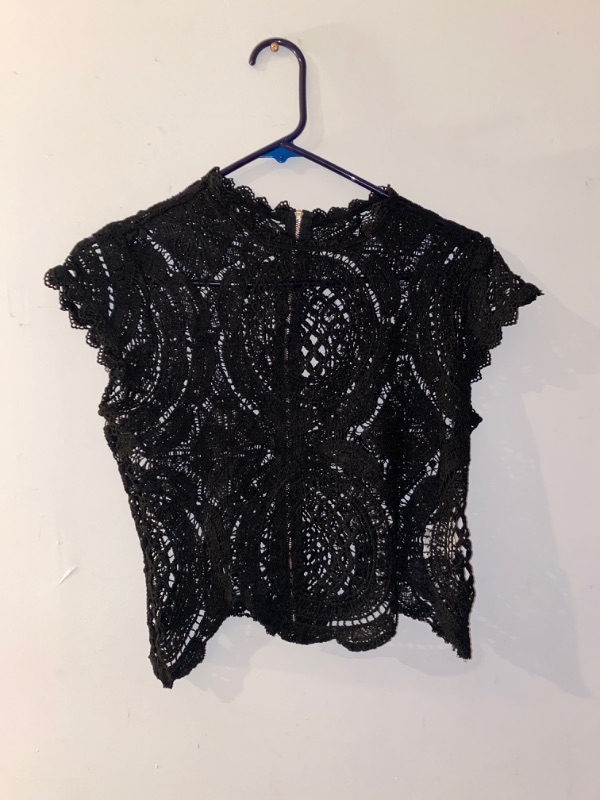 Photo 1 of WOMEN'S CROP LACE TOP WITH ZIPPER IN THE BACK, SIZE M, USED 