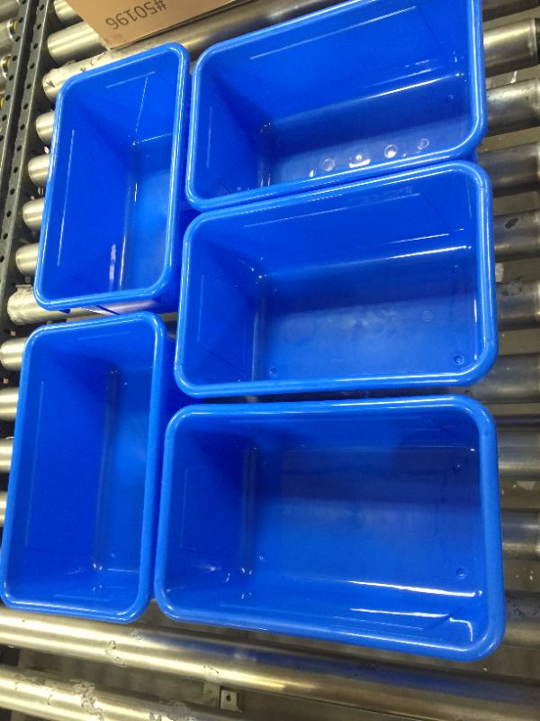 Photo 1 of 5 pack of plastic containers 7x11.5in